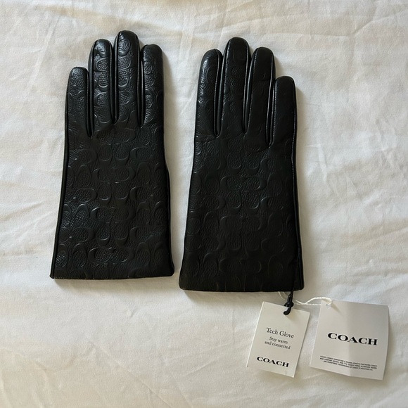 Coach Tech Glove - Picture 1 of 6